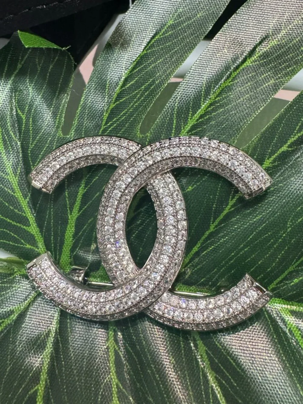 CHANEL - Picture 2 of 5